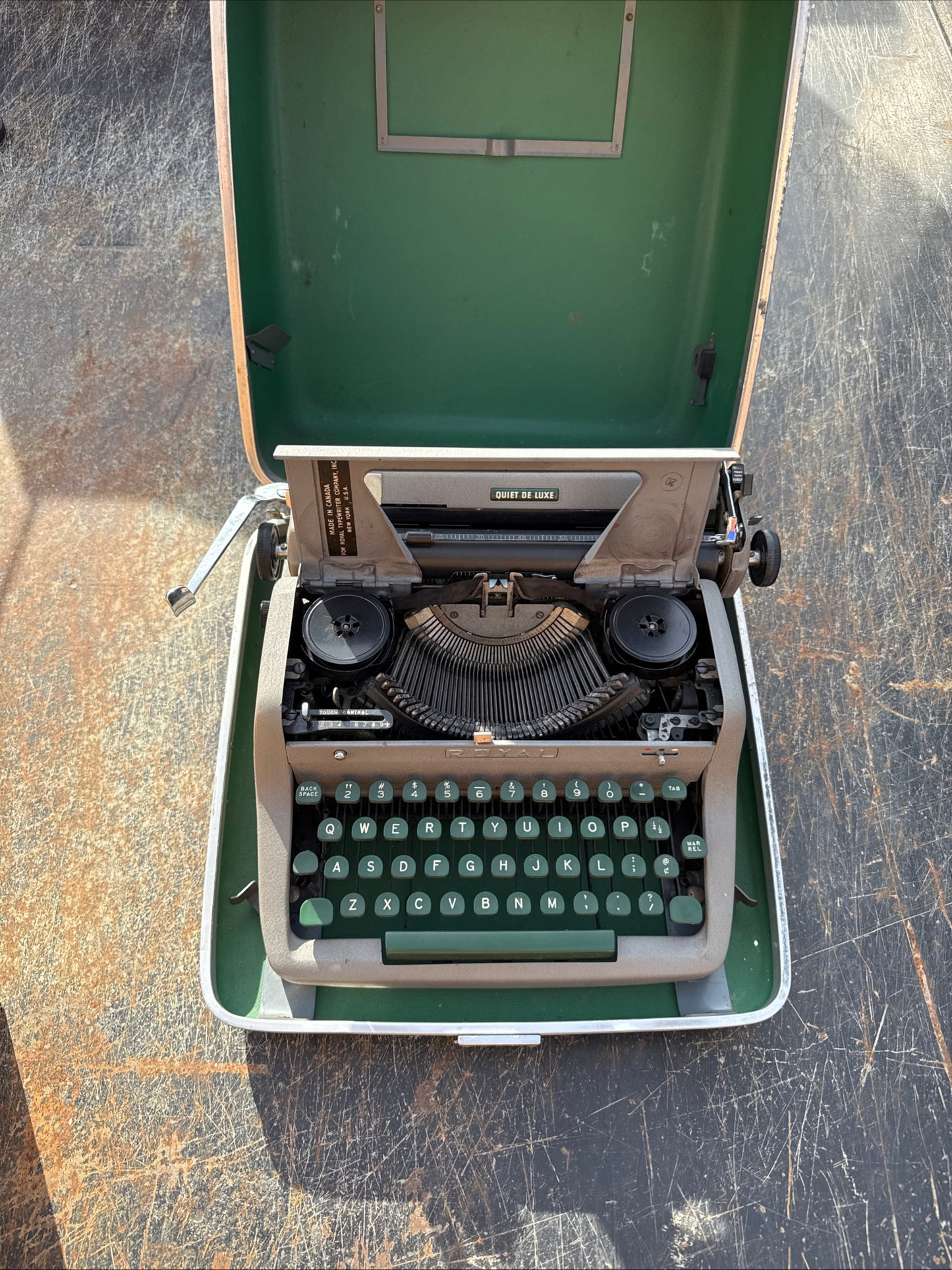 1950s Royal Quiet Portable De Luxe Typewriter