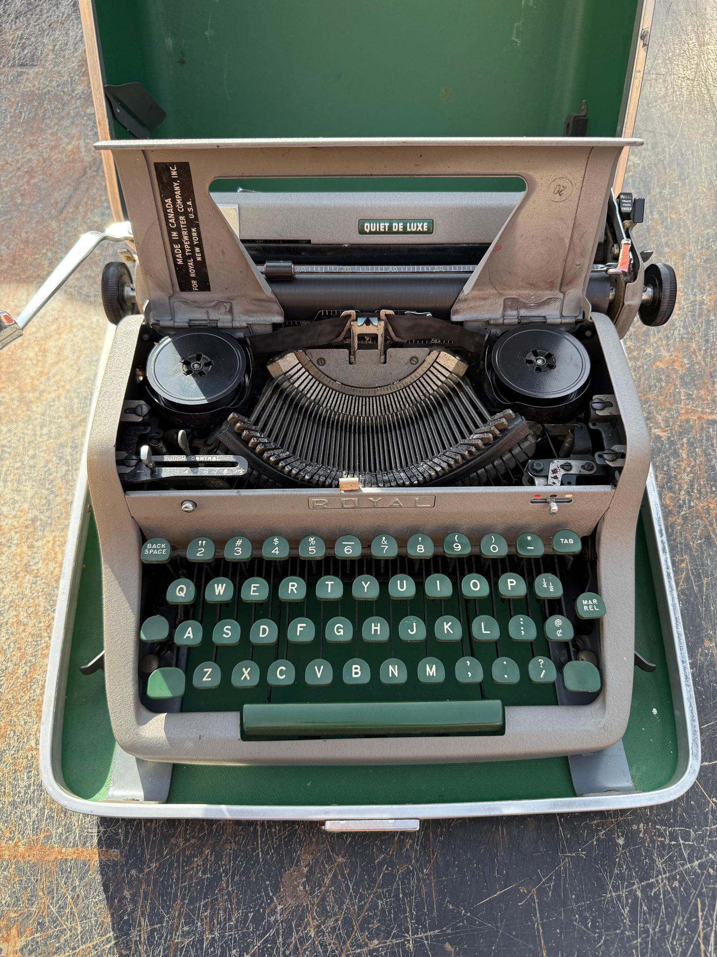 1950s Royal Quiet Portable De Luxe Typewriter